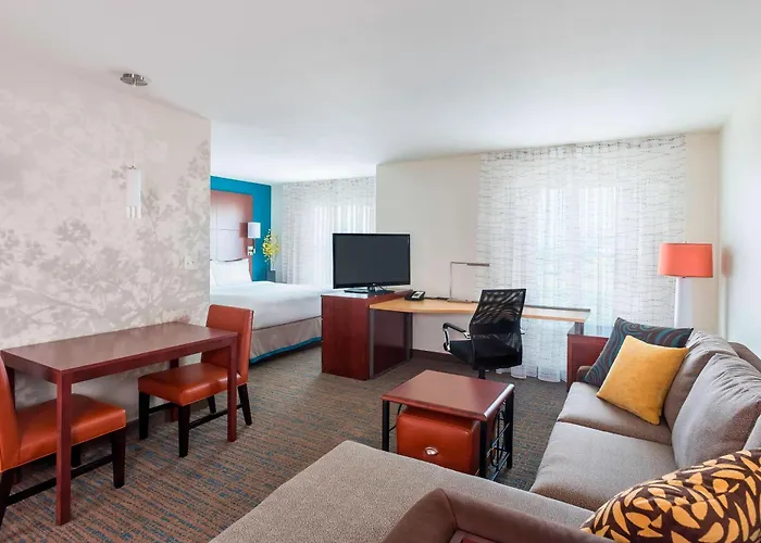 Hotel By Marriott Fargo