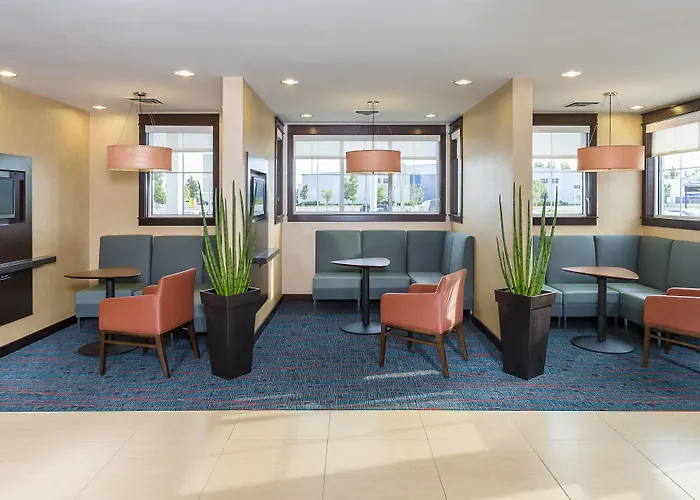 Hotel By Marriott Fargo