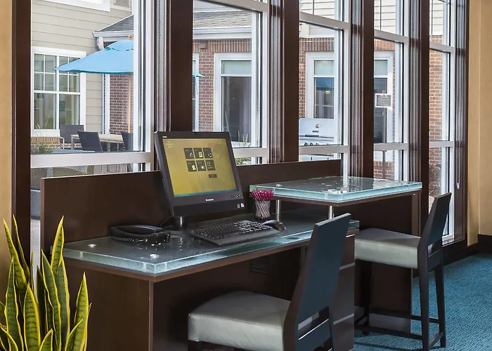 Hotel By Marriott Fargo