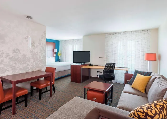 Hotel By Marriott Fargo