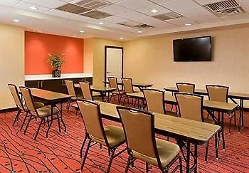 Hotel By Marriott Fargo